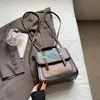 Bolsas de Nicho Estilo Western para Mulheres 2025 Novo Estilo Coreano Cor Contrastante Bolsa a Tiracolo Mochila Mochila de Viagem Retro Fashionável