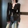 Camiseta Irregular com Fenda e Botões de Manga Longa para Mulheres Primavera Estilo Royal Sister Sexy Decote V Design Nicho Camisa Básica Roupa Íntima