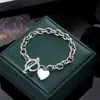 Pulseira de Metal Punk Punk Europeia e Americana Transfronteiriça Estilo Simples Retrô com Senso de Design Fivela Ot Pingente de Coração Pulseira para Mulheres