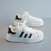 Zapatillas de niña modernas y versátiles, nueva colección primavera/verano 2026, zapatos infantiles de suela blanda, talla mediana a grande, zapatillas de entrenamiento alemanas con cordones