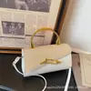 Bolso de Mano Nuevo para Mujer Verano 2026 con un Toque de Alta Gama, Lujo Ligero, Elegante Bolso Cuadrado Pequeño, Bolso Versátil de Moda, Venta al por Mayor de Bolsos para Mujer