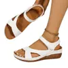 Nuevas sandalias de suela gruesa para mujer estilo comercio exterior del sudeste asiático con correas de velcro, tacón de cuña de talla grande, sandalias de playa abiertas