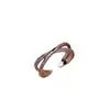Anillo Simple de Cruz de Oro Rosa con Zircón para Mujer, Moderno, a la Moda y Personalizado, Lujo Ligero, Abertura de Alta Gama, Anillo Ajustable al por Mayor