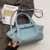 2025 Nova Bolsa de Balde Plissada de Mão de Couro Granulado de Alto Padrão Mais Vendida, Bolsa Transversal Feminina Moderna e Versátil