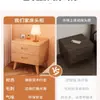 Mesita de noche de madera maciza para dormitorio del hogar 2026 Venta caliente Creativa Pequeño Armario de almacenamiento simple para niños Mesita de noche de tronco