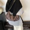 Bolsa Pequena Plissada Retrô Outono e Inverno para Mulheres 2026 Nova Moda Versátil Bolsa de Ombro/Axila Tendência Estampa de Leopardo Bolsa Bolinho