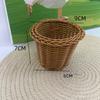Mini cesta tejida de imitación de ratán y mango, cesta colgante de pared, accesorios de juguetes, accesorios de fotografía, almacenamiento y decoración.