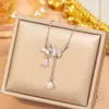 [Acero de Titanio] Collar de Mariposa con Perlas de Venta Caliente para Mujer, Moda de Lujo Ligero con un Toque de Alta Gama, Joyería de Cadena para Clavícula con Microincrustaciones de Cobre