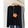 Camiseta popular de este año con cuello en V y manga larga para mujer, suave y cómoda, top interior versátil, elegante para ir al trabajo, capa base de otoño