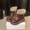 Botas Quentes e Peludas Estilo Retro de Hong Kong Novo Modelo Inverno 2025 Altura Aumentada Diária Sola Grossa Bico Redondo Botas Curtas para Pessoas Baixinhas