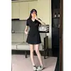 Vestido de verão versátil com um design elegante de comprimento médio, vestido preto pequeno plus size para mulheres plus size, vestido longo ultra-fada de manga curta modelador