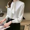 Foto real Blusa feminina manga longa 2026 outono novo estilo top de fita temperamento cor sólida acetato cetim camisa