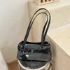 Elegante Bolso de Axila para Mujer 2025 Nuevo Modelo Bolso Baguette de Lujo Ligero de Nicho para el Trabajo y los Viajes Bolso de Hombro Mate Vintage