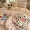 Juego de ropa de cama de cuatro piezas estilo coreano ins de lunares de terciopelo de leche, nueva funda de edredón engrosada de invierno 2026, estilo sábana de cama de vellón de coral