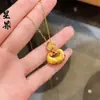 Loja de Ouro Mesmo Estilo Ouro Antigo Banhado Diamante Incrustado Peixe Carpa e Lótus Ruyi Cadeado Pingente Colar, Estilo Chinês Versátil Cadeado Pingente Atacado