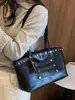 Bolsa Tote Moda Retrô Estilo Coreano Outono 2026 de Alto Valor e Personalidade para Mulheres, Sensação Relaxada, Bolsa de Ombro de Grande Capacidade