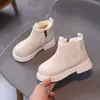 Botines Nuevos Estilo Británico para Niñas 2026 Invierno Nuevos Botas Martin Suela Suave Forradas de Borrego para Niños Pequeños Botas Cálidas de Algodón Modernas