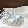 Tenis de plataforma gruesa para mujer, nueva colección primavera/otoño 2026, tenis blancos con diseño color block, zapatos casuales con cordones, que aumentan la altura, versátiles, modernos, zapatos para estudiantes