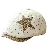 Boina con Estampado de Leopardo y Estrella Estilo Retro Milenio Chica Picante Moda Vanguardista Sombrero que Hace el Rostro Más Pequeño Estilo Otoño Invierno Boina de Pintor con Puntos para Mujer