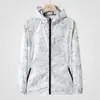 Roupa com Proteção Solar Verão Leve Roupa de Casal Masculina e Feminina Seda de Gelo Respirável com Capuz Jaqueta Camuflada para Exterior Secagem Rápida Roupa com Proteção Solar