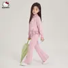 Conjunto de otoño para niña: un conjunto de dos piezas informal de estilo preppy con colores contrastantes