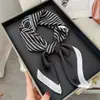 Venda Direta da FábricaLenço de Seda 70cm Lenço Quadrado Estilo Coreano de Alta Qualidade Versátil Profissional Seda Artificial Lenço Pequeno Lenço de Seda Retrô