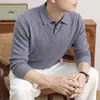 Mais vendido no e-commerce: nova coleção de outono de malhas masculinas estilo high-end com design falso de duas peças, apresentando uma gola espessa, quente e confortável, adequada para uso business casual, e disponível em estoque