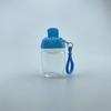 Fabricante al por mayor de botellas de gel desinfectante de manos portátiles para niños de 30 ml con cabezal de tarjeta colgante, botella de desinfección de alcohol para mascotas