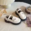 Otoño 2026 Nuevos Zapatos Mary Jane de Cuero para Niñas Hebilla de Corazón con Pedrería Suela Gruesa Zapatos de Princesa Zapatos Individuales para Niños