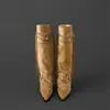 Botas altas de punta con tachuelas de estilo retro de moda para mujer, nueva colección 2026, botas western que realzan la altura, botas de montar marrones con flecos