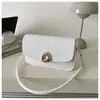 Bolsa Quadrada Pequena de Mão Estilo Coreano Atacado Bolsa Feminina 2026 Nova Tendência Moda Fivela de Bloqueio Bolsa de Ombro Único Bolsa para Ombro para o Dia a Dia
