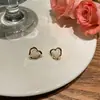 Pendientes de moda huecos de amor para mujer, diseño de nicho de alta gama, nueva tendencia 2023, clip para la oreja, joyería Joker al por mayor