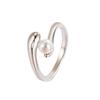 Anillo de perlas cruzadas, ligero, de lujo, exquisito, anillo francés para mujer, diseño simple de nicho, anillo de moda de alta gama.