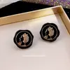 Otoño e Invierno Negro vintage Elegantes Antiguos Clásicos Fragancia de Corte Botones Esmalte Pendientes de Plata Aguja Pinzas para Orejas