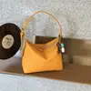 Bolsa hobo de couro macio trançado única para usar no ombro para mulheres, novo modelo de verão 2026, simples e versátil para o dia a dia, bolsa de mão e bolsa de ombro