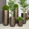 Florero Cilíndrico de Fibra de Vidrio Estilo Europeo de Alta Venta Florero de Pie Centro Comercial Vestíbulo de Hotel Floral Mobiliario de Oficina