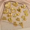 Pendientes Dorados en Forma de Corazón Estilo Europeo y Americano, Pendientes de Botón de Alta Gama para Mujer, Pendientes de Acero Inoxidable de Lujo Ligero, Personalización Profesional de Joyería