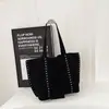 Bolso Grande de Remaches Retro 2025 Otoño e Invierno Nuevo Estilo Bolso de Hombro de Pana para el Trabajo con un Ambiente Moderno y Elegante