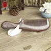 Venda quente de fábrica em estoque pente de presente de boutique pente de dentes largos padrão pente de cabo pente de madeira de pêssego antigo esculpido atacado