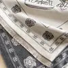 Bufanda de cachemira sintética de doble cara para mujer, tejido jacquard de rosa vintage, chal grande versátil y grueso, cálido y elegante