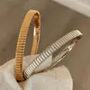 Pulsera Bangle Lisa de Satén Moda y Lujo con Artesanía Exquisita, Pulsera de Hebilla Simple de Alta Gama para Uso Diario para Mujeres, Joyería de Diseño Único