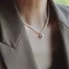 Collar de perlas de doble capa estilo retro francés para mujer, ligero, lujoso, de alta gama, con cadena para el cuello.