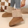 Botas de nieve gruesas de suela para mujer, con ribete de felpa, suelas de plataforma y cañas cortas, disponibles para venta al por mayor. Estas botas de invierno están forradas de forro polar para mayor calidez