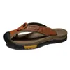 Chinelos Masculinos de Verão 2025 Tamanho Grande Conjunto de Couro de Vaca Chinelo de Dedo Casual de Praia Leve Retro Fashionável Sola Grossa Caminhada
