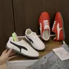 Outono/Inverno 2026 Novo Comércio Exterior Estilo Coreano Superfície de Couro Sapatos de Treino Alemães Moda Feminina Esportivos Retrô Sapatos Únicos Transfronteiriço