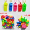 Juguetes de puesto callejero al por mayor Juguetes coloridos para niños Silbato Accesorios para animar fiestas Silbato de plástico Copa del Mundo Softbol