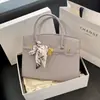 Bufanda de Seda Estilo Francés Bolso Kelly 2026 Nuevo Versátil Bolso de Hombro para Viajar Bolso de Mano Retro con Textura para Mujeres Transfronterizo