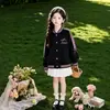 Cardigan de Baseball Outono para Meninas Estilo Novo para Crianças Médias e Grandes Estilo Coreano Jaqueta com Bordado de Laço Estiloso Jaqueta com Capuz