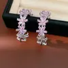 Pendientes de botón en forma de C con flor de circonita incrustada de aguja plateada Exquisito temperamento Pendientes de moda versátiles Lujo ligero Sensación de alta gama Accesorios para pendientes Venta al por mayor