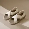 Dos sandalias de tiras cruzadas hada 2026 usar nuevo verano con suela plana suela gruesa sandalias boca de pez estilo ropa exterior para mujer retro